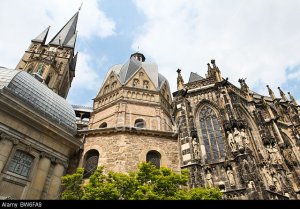 BW6FA9 Aachen Cathedral, http://c8.alamy.com/comp